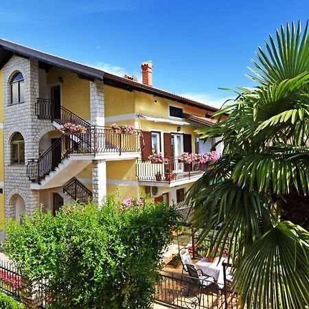 Apartments And Rooms Branka Новиград Екстериор снимка