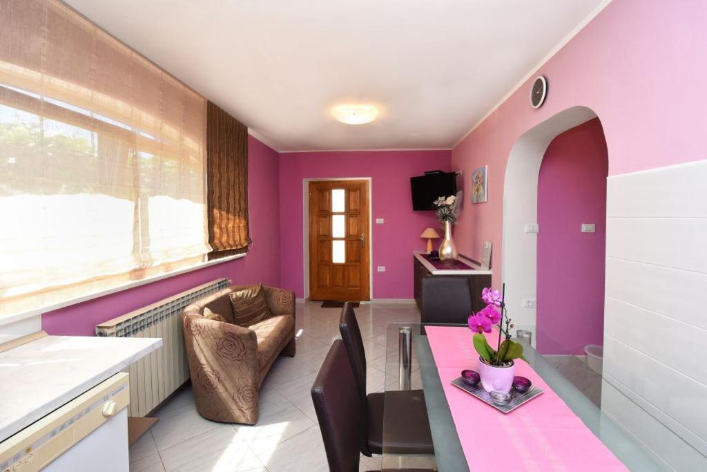 Apartments And Rooms Branka Новиград Екстериор снимка