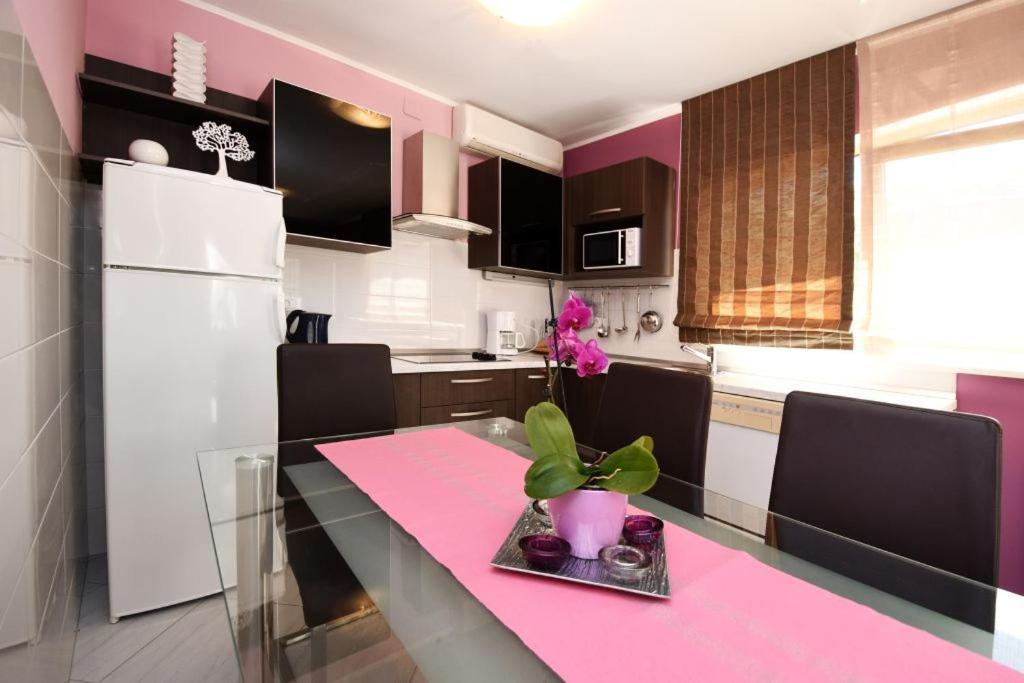 Apartments And Rooms Branka Новиград Екстериор снимка