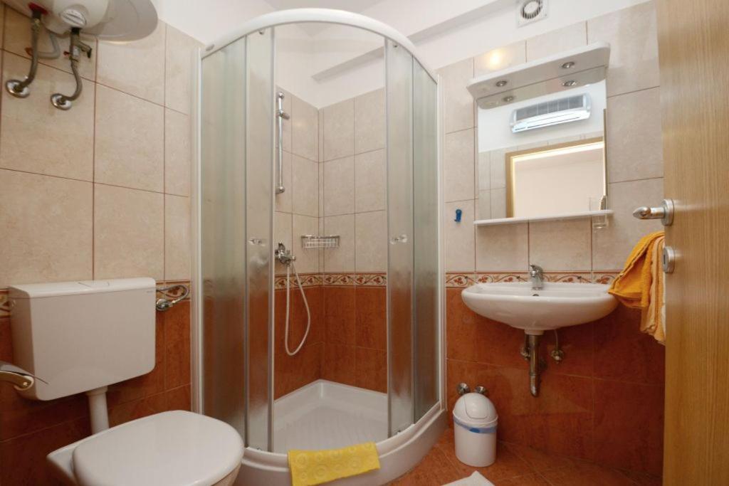Apartments And Rooms Branka Новиград Екстериор снимка