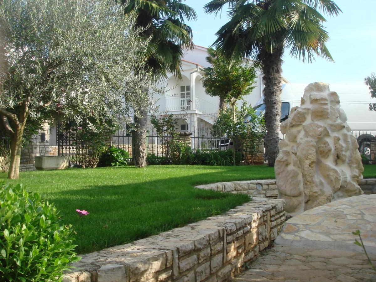Apartments And Rooms Branka Новиград Екстериор снимка