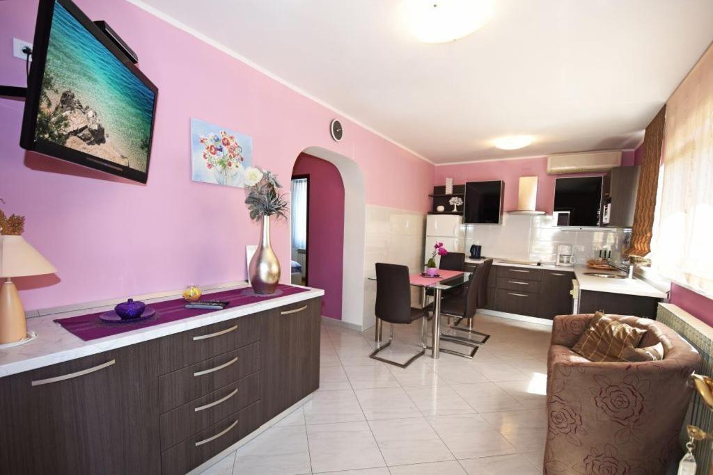 Apartments And Rooms Branka Новиград Екстериор снимка