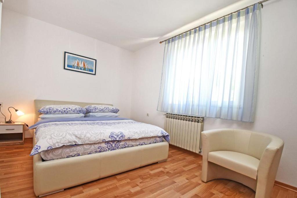 Apartments And Rooms Branka Новиград Екстериор снимка