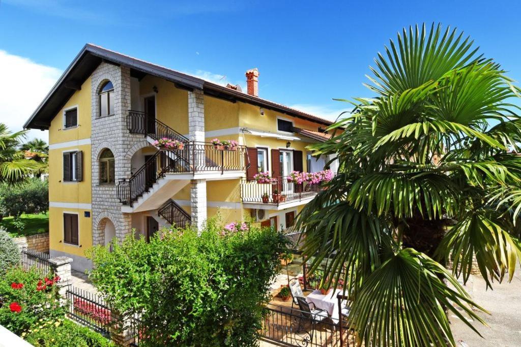 Apartments And Rooms Branka Новиград Екстериор снимка